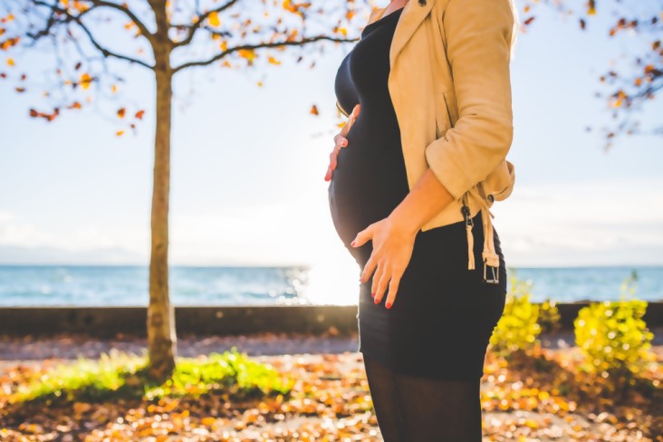 pregnant-women-standing